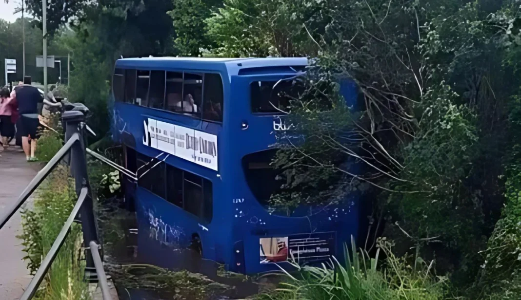 College students Double-decker bus crashes River Itchen in Eastleigh