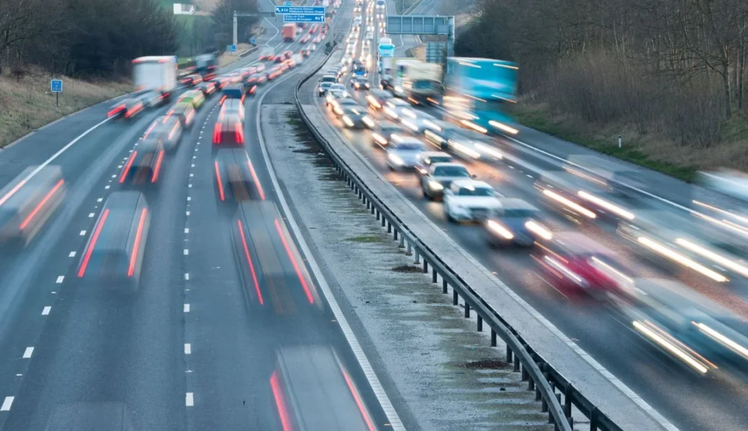 M27 Hit by 27-Minute Delays