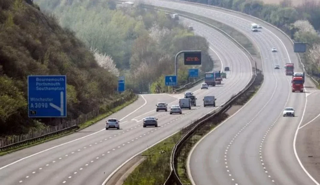 M3 crash shuts two lanes as rubbernecking drivers cause opposite delays
