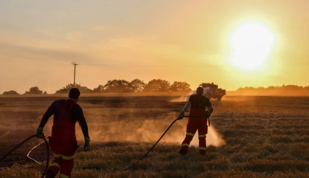 Hose reel jets and knapsack pumps were used