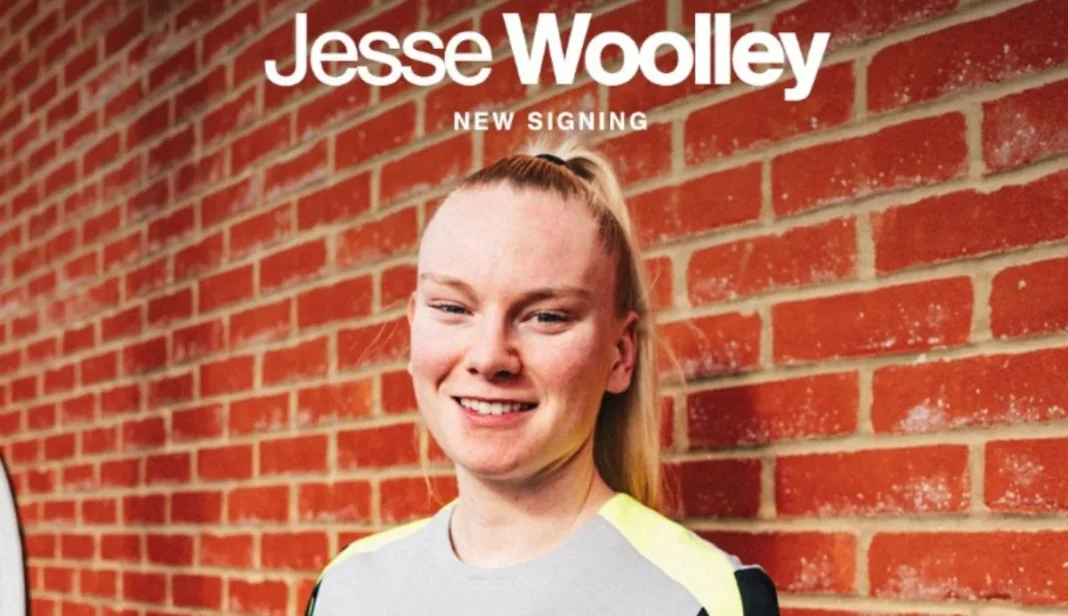 Jesse Woolley Joins Pompey Women