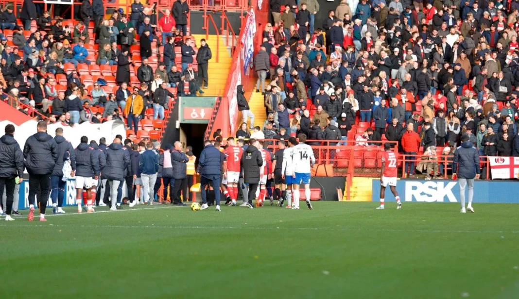 Charlton v Pompey Abandoned After Fan Dies