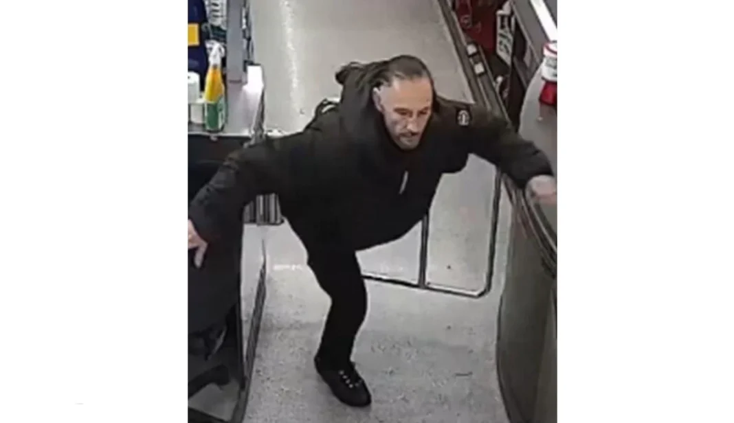 New Milton shoplifting cctv